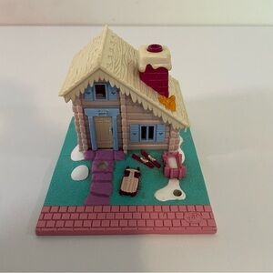 Polly Pocket Vintage 1993 Ski Lodge Bluebird Toys